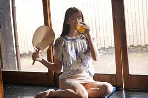 Mùa hè buồn chán ở quê đụ cô vợ cạnh bên nhà thiếu thốn vì lấy gã chồng già