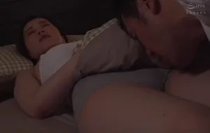 3 ngày người chồng đi công việc, người vợ ở nhà nữa đêm bị bố người chồng mò vào phòng