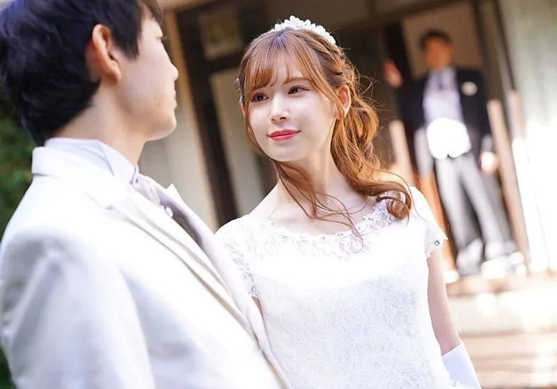 Bố anh xã làm tình bạn gái của con trai ngay sau lễ cưới của con trai