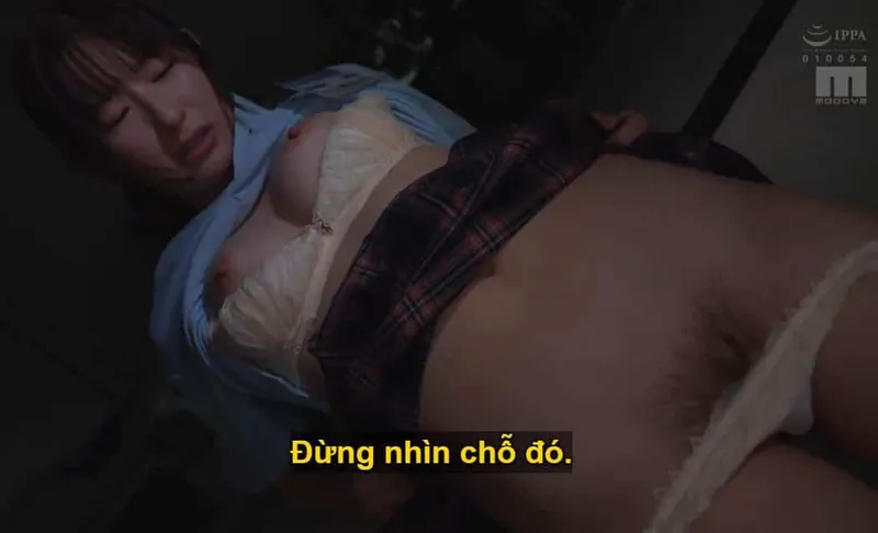 Sếp lớn đang mưu tính đụ em nhân viên kiêu kỳ lười nhác, suốt ngày chỉ chăm chăm chat chit với trai.