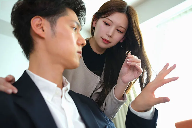 Người vợ đi đi giã ngoại, gã chồng ở nhà bị nhỏ em bà xã gạ đụ không trượt phát nào